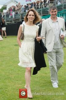 Frances O'Connor feet photo thumbnail