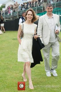 Frances O'Connor feet photo thumbnail