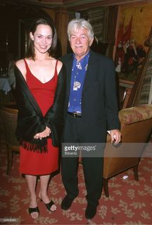 Frances O'Connor feet photo thumbnail