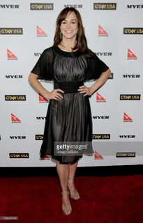 Frances O'Connor feet photo thumbnail