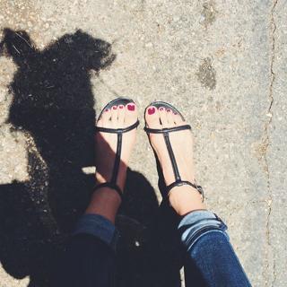 Francesca Eastwood feet photo thumbnail