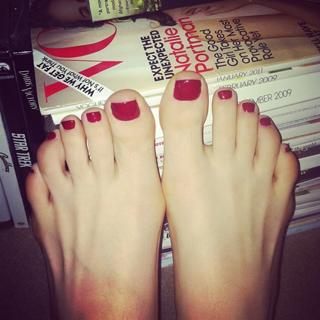 Francesca Eastwood feet photo thumbnail