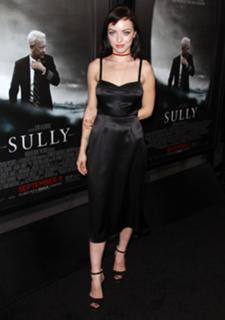 Francesca Eastwood feet photo thumbnail
