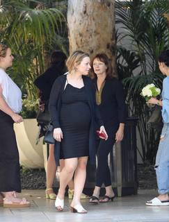 Francesca Eastwood feet photo thumbnail
