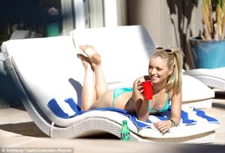 Francesca Eastwood feet photo thumbnail