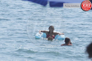 Francesca Fialdini feet photo thumbnail