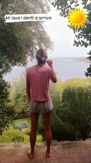 Francesca Fialdini feet photo thumbnail