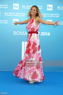 Francesca Fialdini feet photo thumbnail