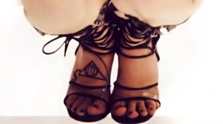 Francesca Inaudi feet photo 13