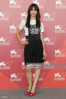 Francesca Inaudi feet photo 3