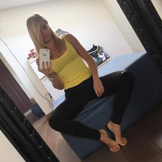 Francesca Leto feet photo thumbnail