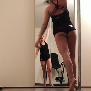 Francesca Leto feet photo thumbnail