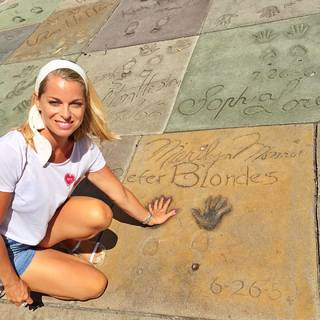 Francesca Leto feet photo thumbnail