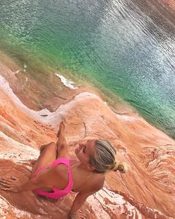 Francesca Leto feet photo thumbnail