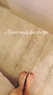 Francesca Leto feet photo thumbnail