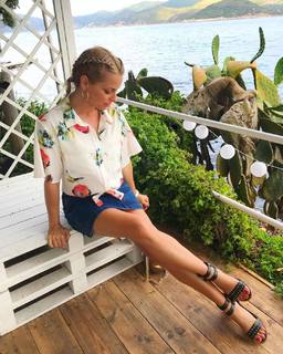 Francesca Leto feet photo thumbnail