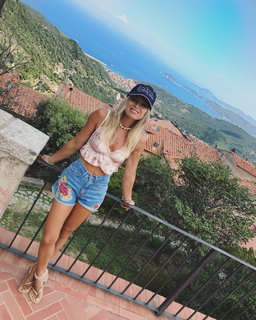 Francesca Leto feet photo thumbnail