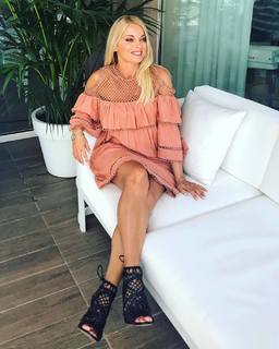 Francesca Leto feet photo thumbnail