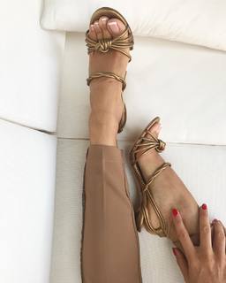 Francesca Leto feet photo thumbnail