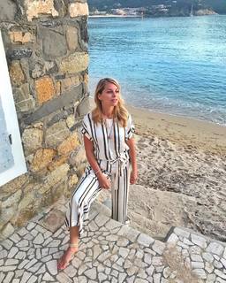 Francesca Leto feet photo thumbnail