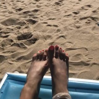 Francesca Leto feet photo thumbnail