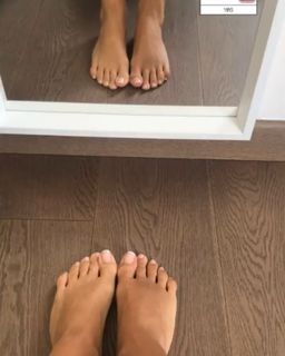 Francesca Leto feet photo thumbnail