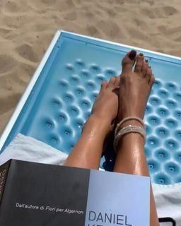 Francesca Leto feet photo thumbnail