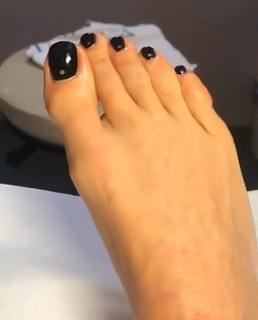 Francesca Leto feet photo thumbnail