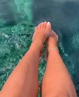 Francesca Leto feet photo thumbnail