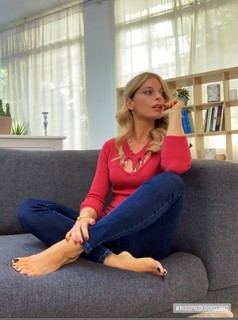 Francesca Leto feet photo thumbnail