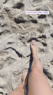 Francesca Leto feet photo thumbnail