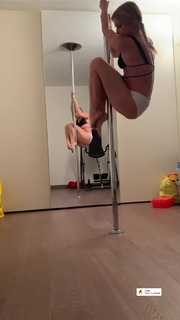 Francesca Leto feet photo thumbnail