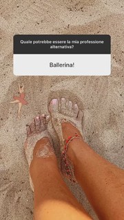 Francesca Leto feet photo thumbnail