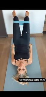 Francesca Leto feet photo thumbnail