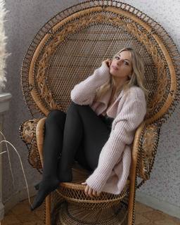 Francesca Leto feet photo thumbnail