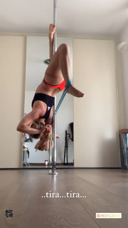 Francesca Leto feet photo thumbnail