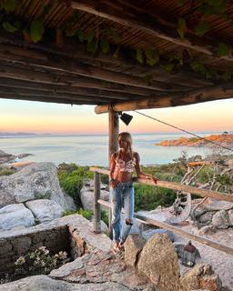 Francesca Leto feet photo thumbnail