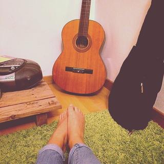 Francesca Michielin feet photo thumbnail