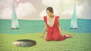 Francesca Michielin feet photo thumbnail