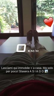 Francesca Michielin feet photo thumbnail