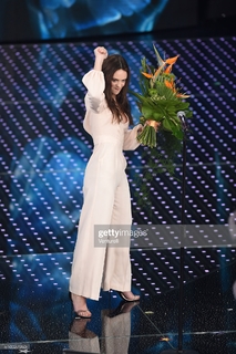 Francesca Michielin feet photo thumbnail