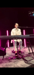 Francesca Michielin feet photo thumbnail