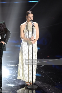 Francesca Michielin feet photo thumbnail