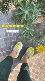 Francesca Michielin feet photo thumbnail