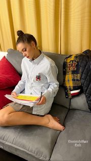 Francesca Michielin feet photo thumbnail