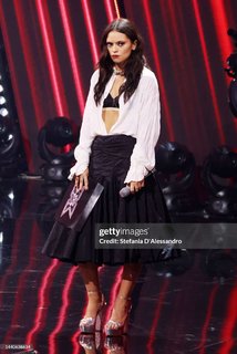 Francesca Michielin feet photo thumbnail