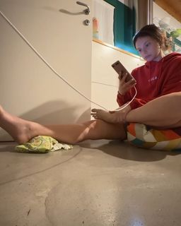 Francesca Michielin feet photo thumbnail