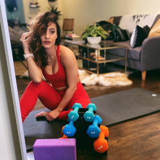 Francia Raisa feet photo thumbnail