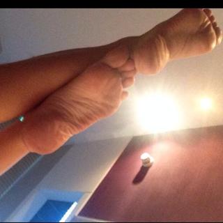 Franciely Freduzeski feet photo thumbnail