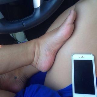 Franciely Freduzeski feet photo thumbnail